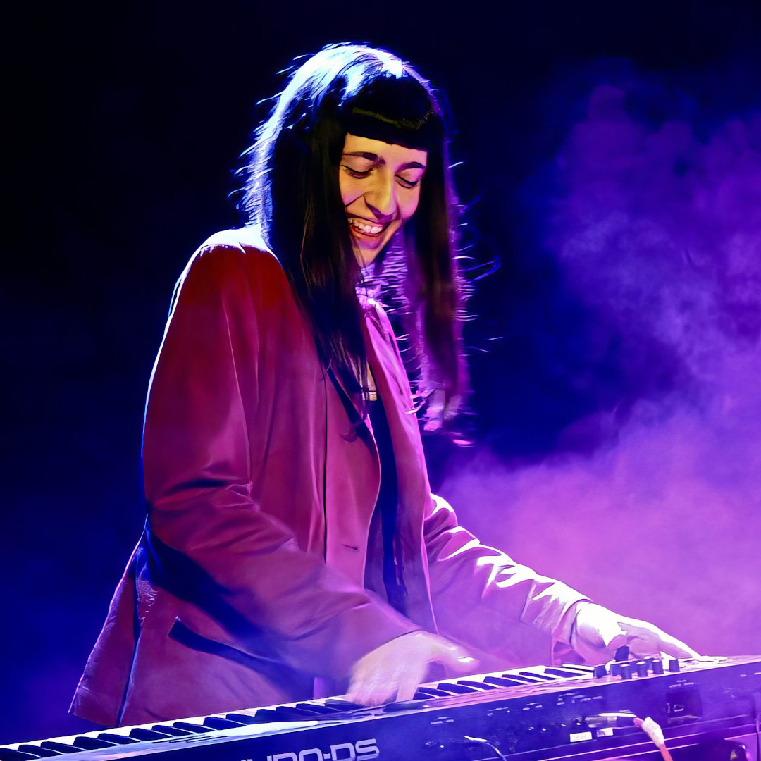 A photo of Ana Ostojić playing an e-piano